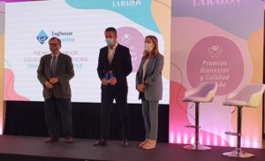 LaRazon best telehealth solution award acceptance