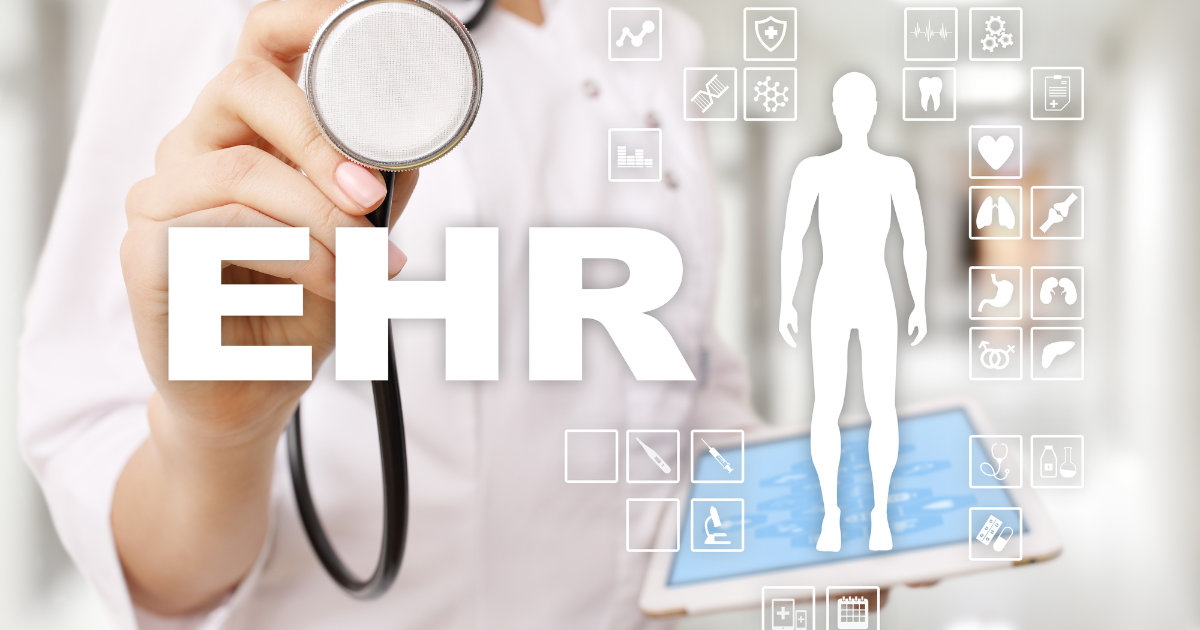 Ein Arzt hält ein iPad mit dem Text "EHR" (Electronic Health Records), der die Seite überlagert.