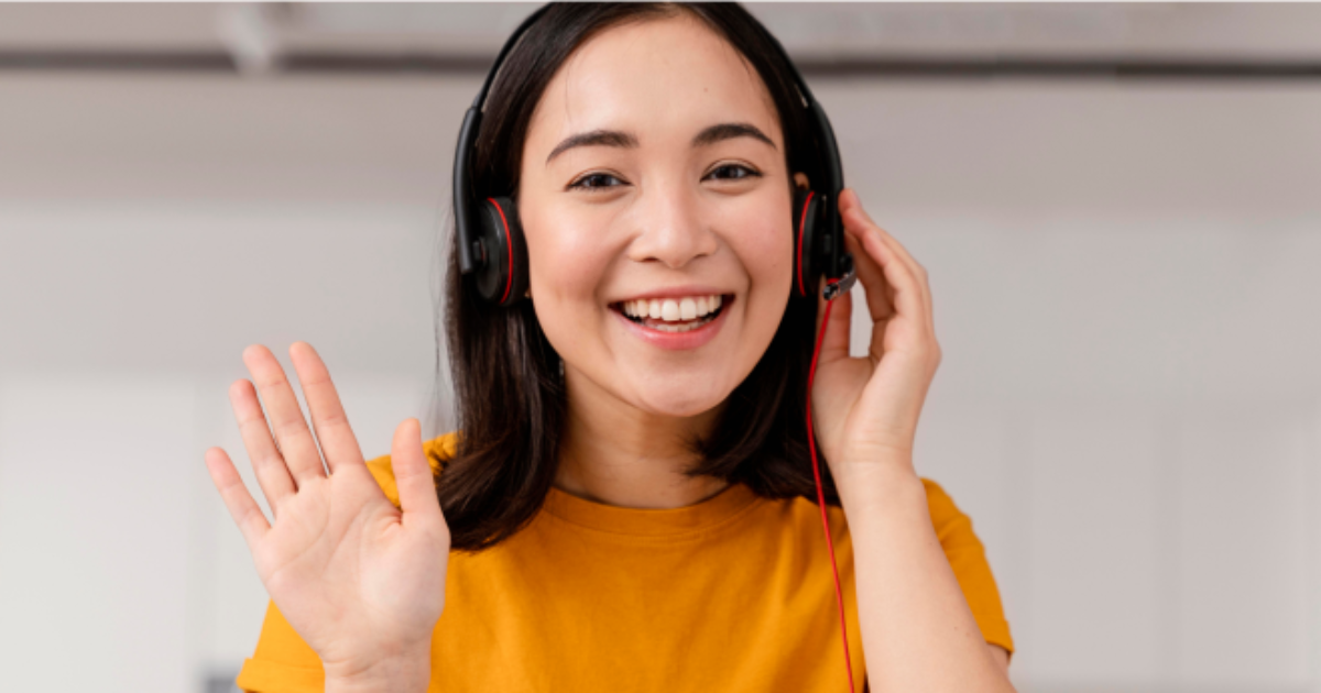 Punto di vista di una donna che utilizza la tecnologia della videoconferenza per una videochiamata